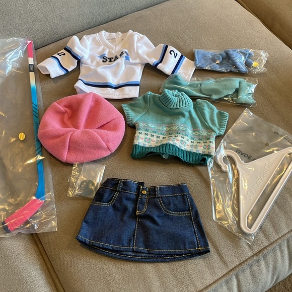 Brand new American Girl Mia’s 2-in1 Skate Outfit in box - Picture 1 of 12